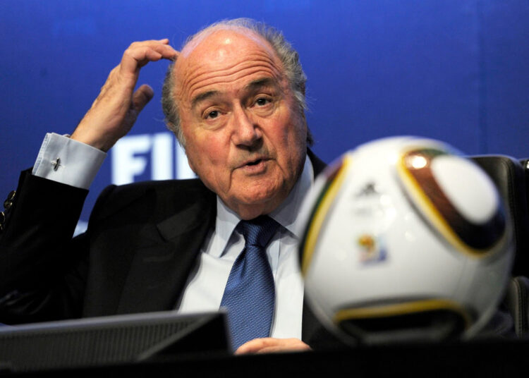 Fécafoot-Fifa : Sepp Blatter va-t-il (enfin) calmer le jeu ?