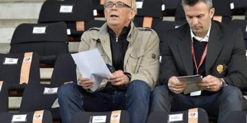 Volker Finke suit Christian Bekamenga