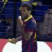Vidéo : Dani Alves combat le racisme en mangeant une banane lancée par un supporter