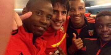 Lens et Salli prennent l’ascenceur. Pas Nancy et Moukandjo