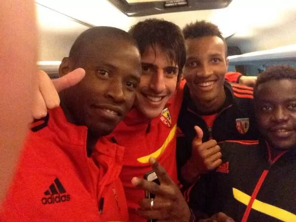 Lens et Salli prennent l’ascenceur. Pas Nancy et Moukandjo