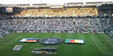 Ambiance du stade à l&rsquo;éxécution de l&rsquo;hymne
