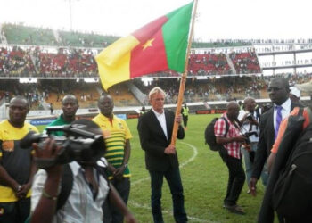 Pr Owona : « Si on ne respecte pas l’emblème de son pays, que peut-on encore respecter? C&rsquo;est une honte ! »