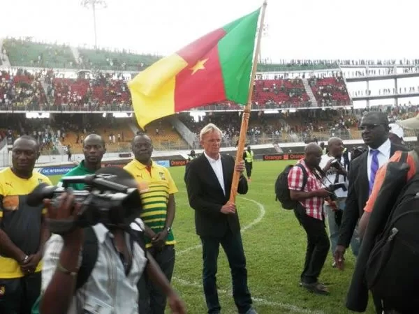 Pr Owona : « Si on ne respecte pas l’emblème de son pays, que peut-on encore respecter? C’est une honte ! »