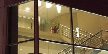 Alex Song reçoit épouse et enfants, Samuel Eto&rsquo;o reçoit…