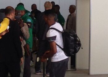 Vol vers Natal: la délégation pléthorique de Owona retarde les Lions