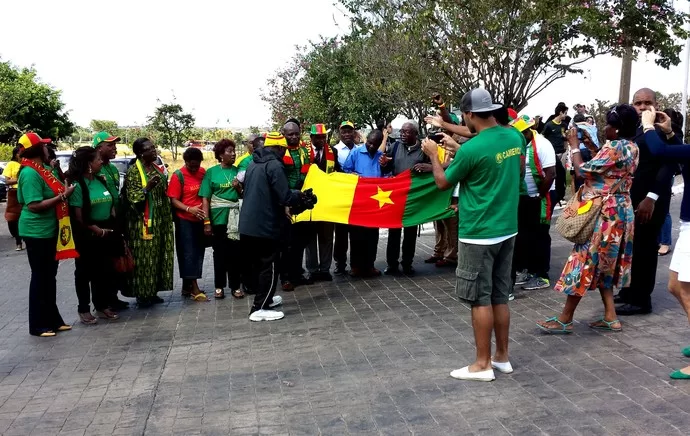 Brésil 2014: Cameroun – Des supporters en or