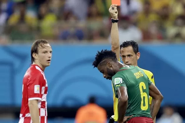 Mondial 2014: Alexandre Song suspendu et mis à l’amende