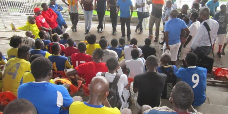 Cameroun : Mayebi et Njitap au côté des footballeurs à Bépanda