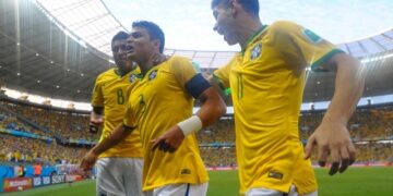 Le Brésil rejoint l&rsquo;Allemagne en demi-finale