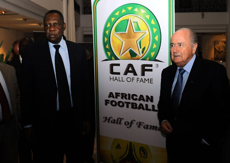 Issa Hayatou : «les problèmes de primes déshonorent l’Afrique»