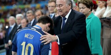 Le sacre de Messi, la sanction de Suarez : Sepp Blatter ne comprend pas