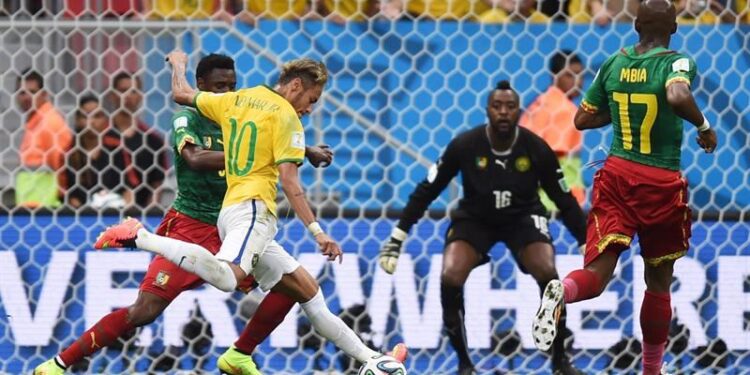C&rsquo;est aussi ça le foot : Fingon Tralala chambre les Lions