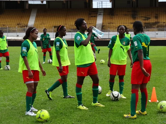 Football féminin: Huit clubs rétrogradés de deux divisions