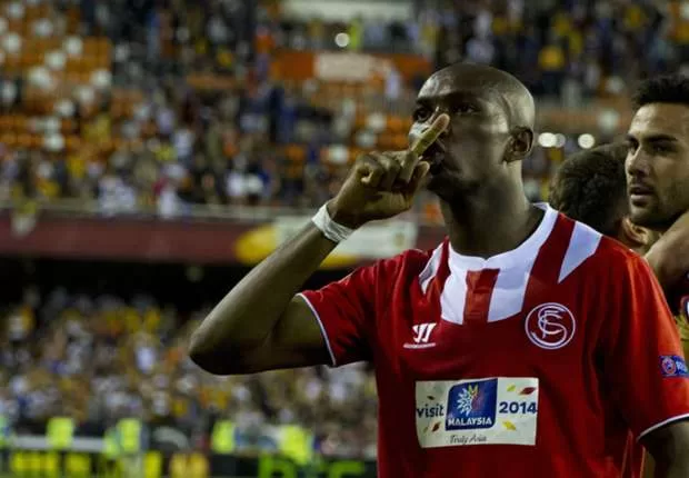 Transfert : Mbia renouvelle un an à Séville