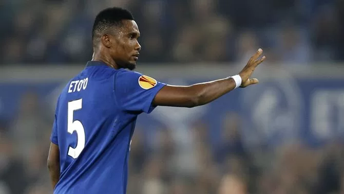 Angleterre : Alexandre Song plane, Eto’o rame