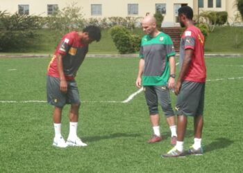 Lions Indomptables : Nkoulou et Djeugoue au soin