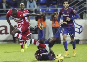 Liga : Nyom lance sa Grenade, Boveda la désamorce