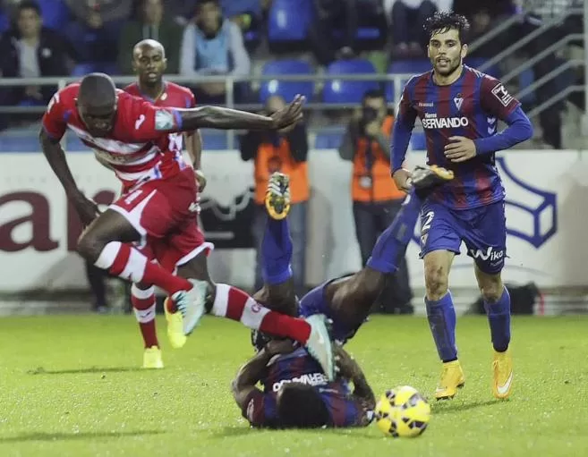 Liga : Nyom lance sa Grenade, Boveda la désamorce