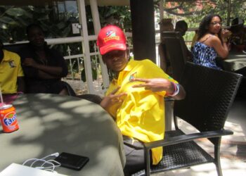 Lionnes: Dejeuner et relaxation avant le décollage (images)