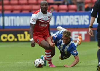 Angleterre-D2 : Bassong (encore) blessé, Bikey tient bon