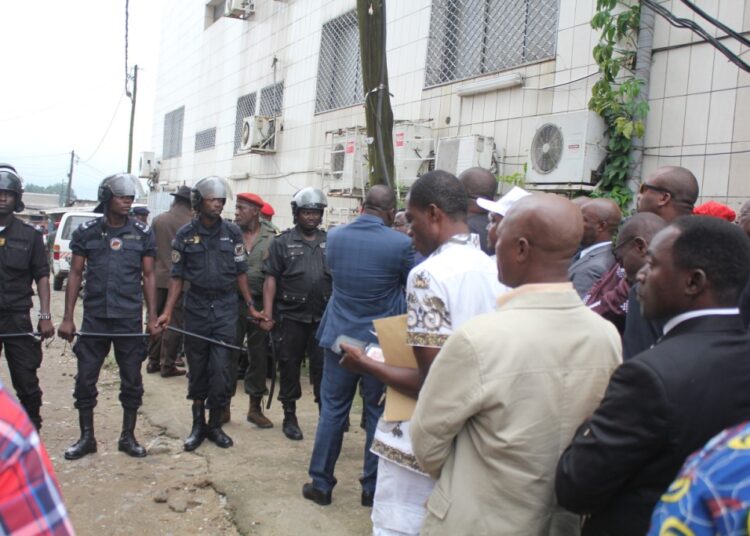 Fecafoot, Batamack passe en force dans le Littoral