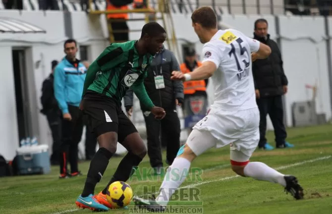 Turquie : Sutchuin voit jaune, Kweuke plonge, Chedjou tombe