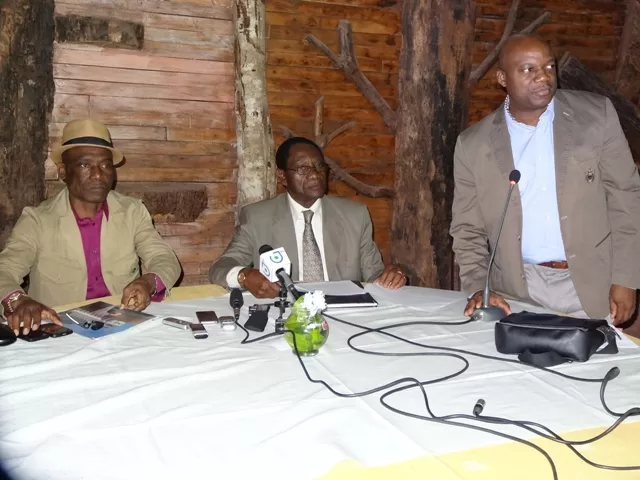 J.A. Bell : le report ? «Un échec du comité. Qu’il démissionne»