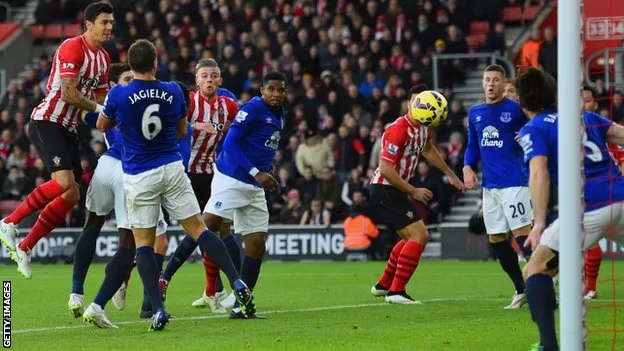 Eto’o titulaire malheureux, Alex Song enchaine