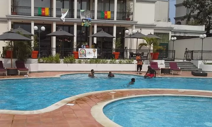 Ambiance de la tanière : piscine et décrassage (vidéo)