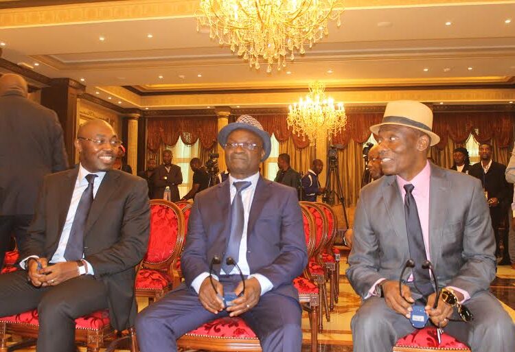 Roger Milla encense Mbia, tance Moukandjo et Salli