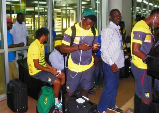 Yaoundé : joueurs et staff abandonnés à la vindicte populaire (vidéo)