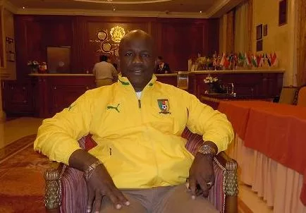 Fécafoot : J. Owona retire les pouvoirs aux élus