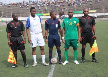 Football professionnel : la Ligue frappe encore les arbitres