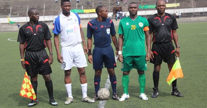 Football professionnel : la Ligue frappe encore les arbitres