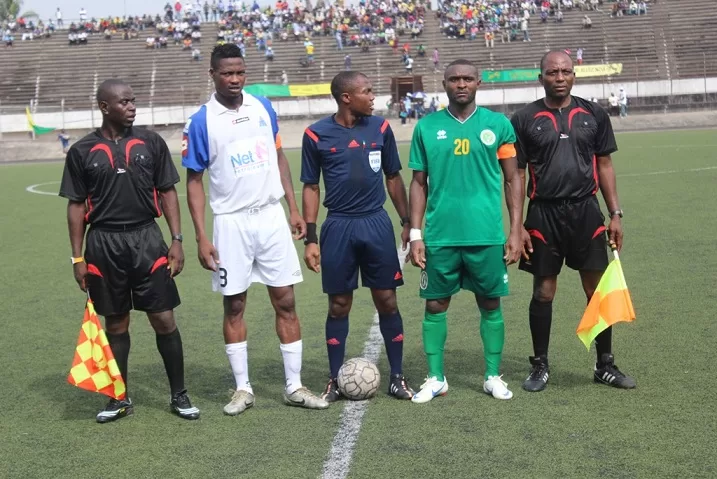 Football professionnel : la Ligue frappe encore les arbitres