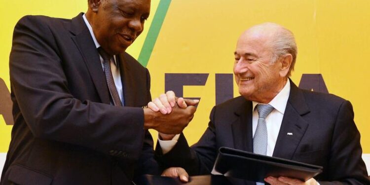 CAF : Issa Hayatou président à vie ?