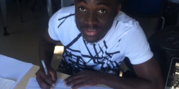 Niort : Bassock Daouda signe son premier contrat professionnel