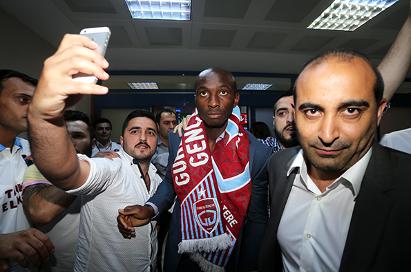 [Officiel] Stéphane Mbia  à Trabzonspor