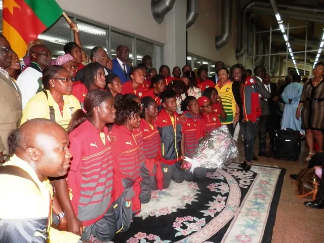 Les Lionnes débarquent à Yaoundé en images