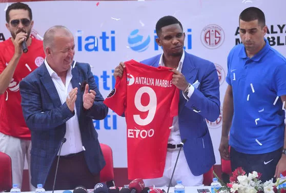 [Vidéo] Antalyaspor : Samuel Eto’o présenté au public