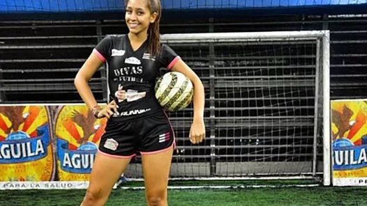 [Divers] Une jolie footballeuse risque la peine de mort en Chine!