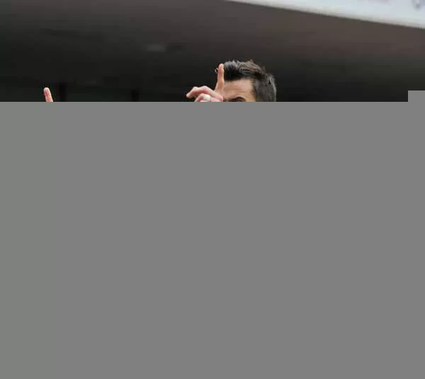 Angleterre : Bong passeur décisif et leader de Championship