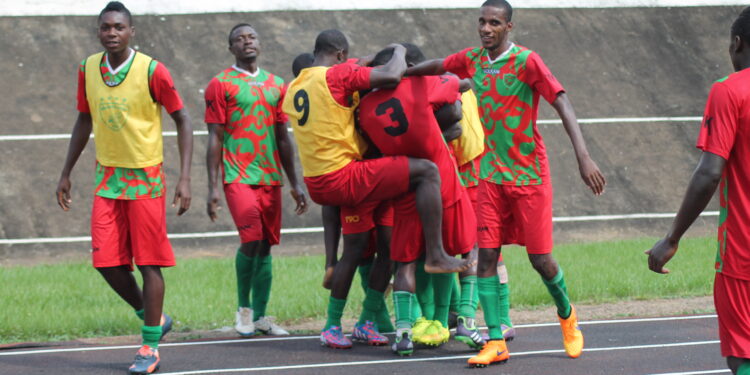 Ligue 1 : Canon à deux doigts du maintien