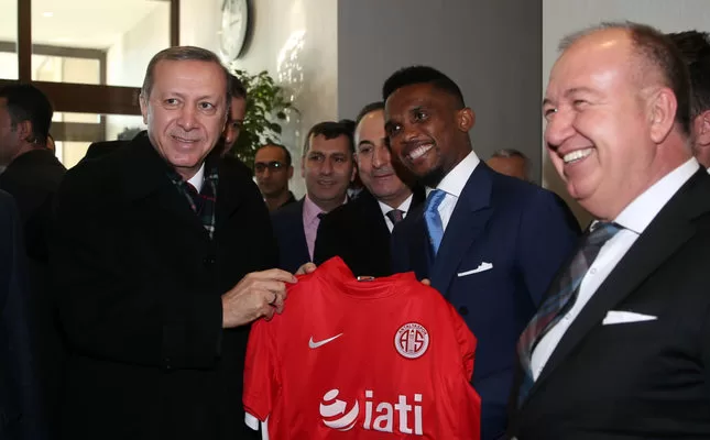 Antalya : Eto’o accueille le président turc à l’aéroport