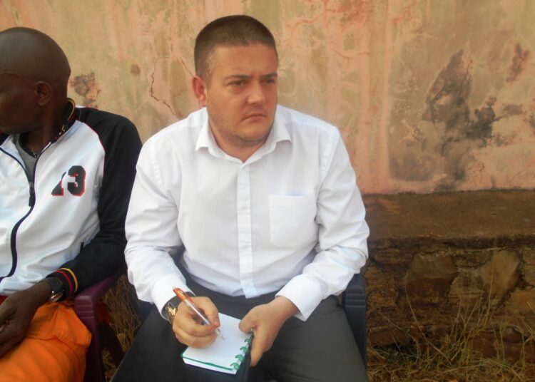 Bamboutos: Johan Buyle, recordman du plus court séjour comme entraîneur