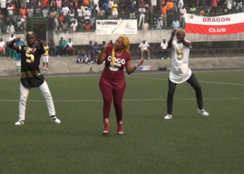 Coco argentée enflamme le stade de la réunification de Douala