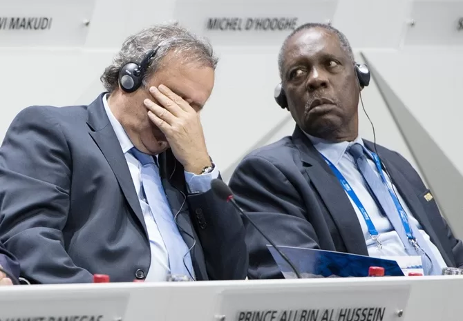 Selon Issa Hayatou, la CAF aurait soutenu Michel Platini