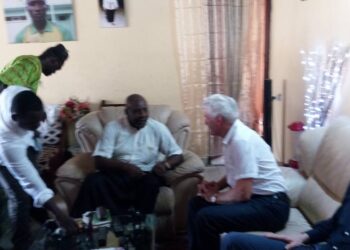 Hugo  Broos chez la famille  Ebosse