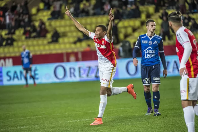 Monaco: Kylian Mbappé, plus jeune marqueur du club